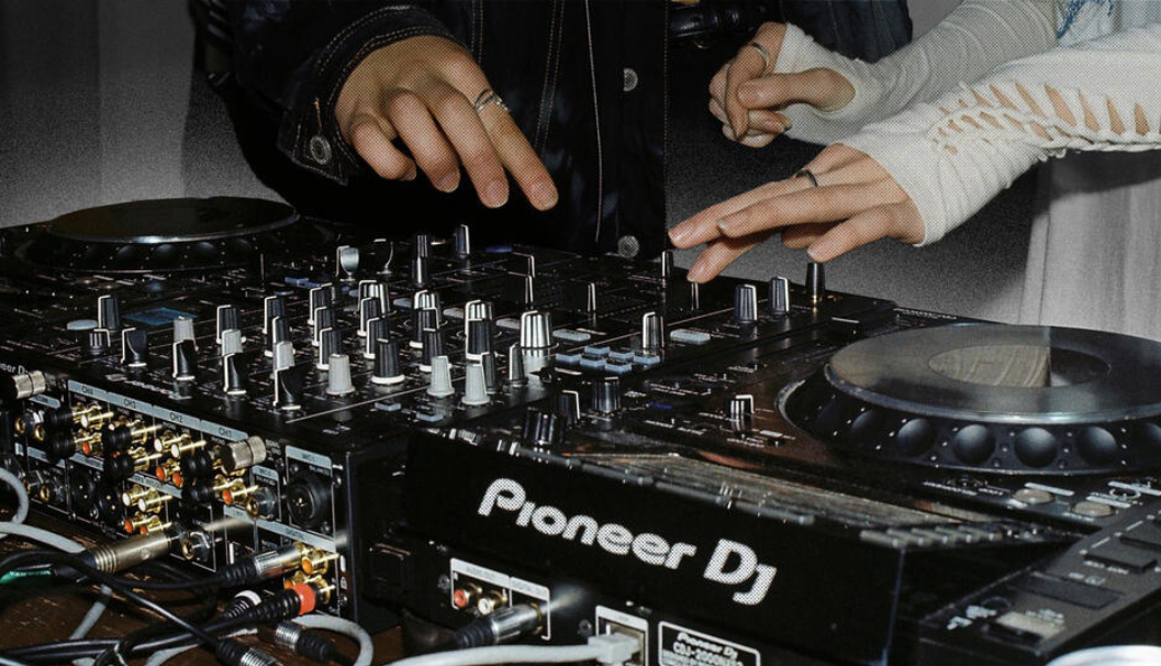 Learn how to DJ